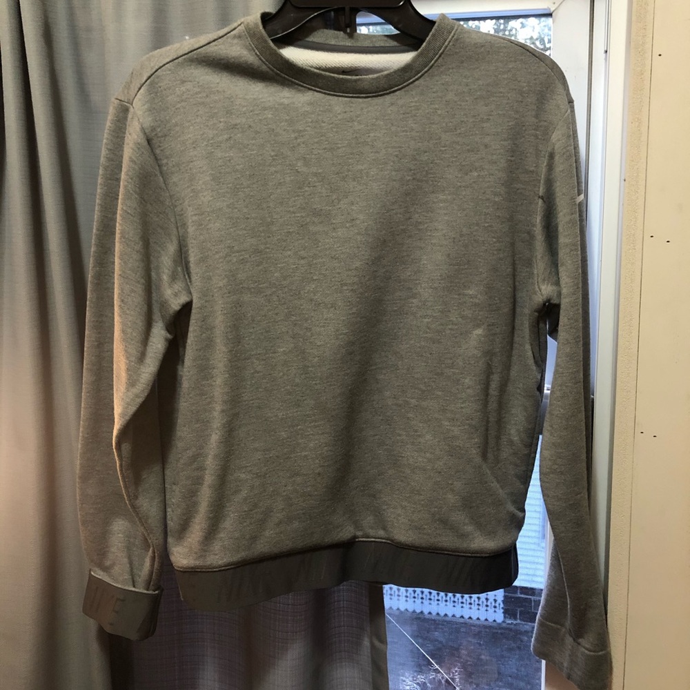 Nike dry fit crew neck top